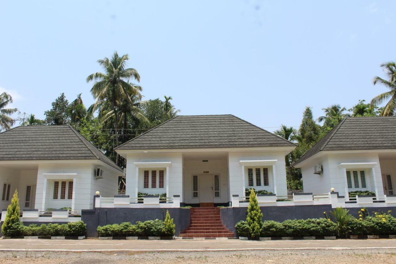Magic Land Resorts Athirapally Irinjalakuda Exterior photo