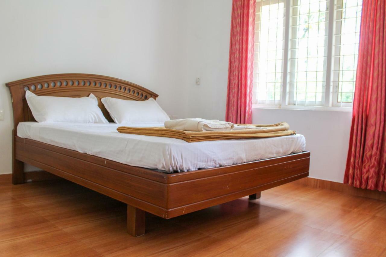 Magic Land Resorts Athirapally Irinjalakuda Exterior photo