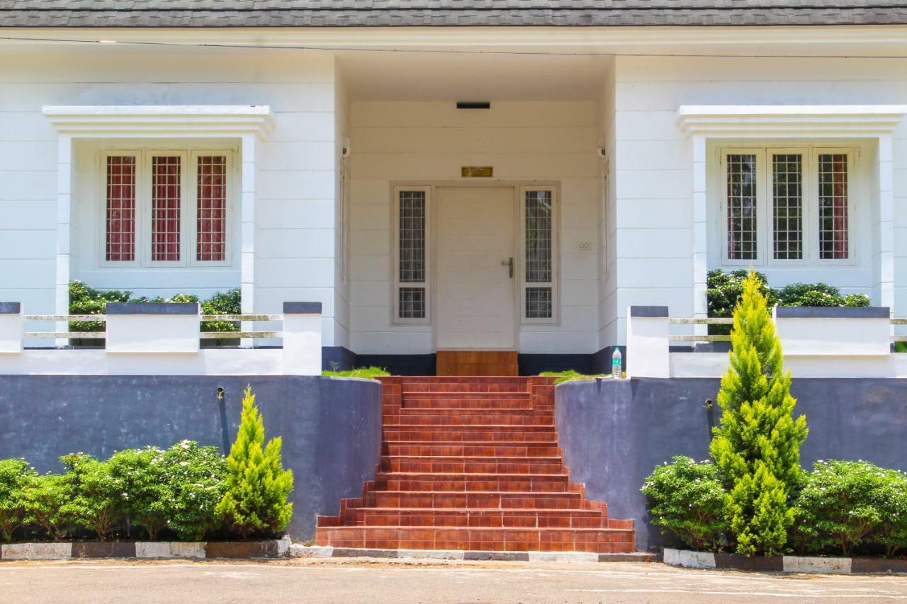 Magic Land Resorts Athirapally Irinjalakuda Exterior photo